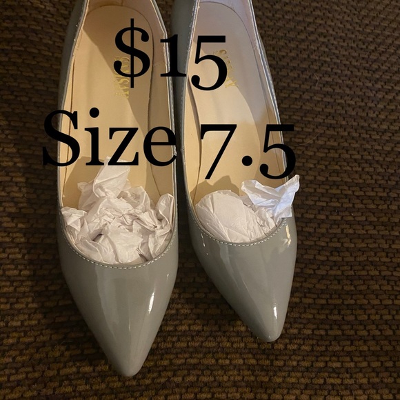 Gray heels never worn - Picture 1 of 1